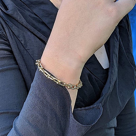 Gold Plated U Link Horseshoe Minimalist Bracelet - Picture 5 of 7